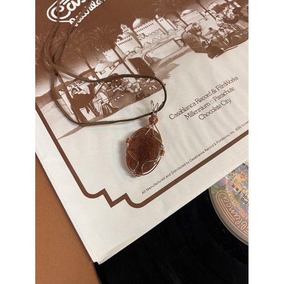 NWT The Carnelian Natural Stone Wire Wrapped Pendant Necklace With Suede Cord - Picture 3 of 6